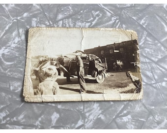 Vintage 1930s Car Accident Photo Newberry-Denton Building Wreck Snapshot 4.5x3