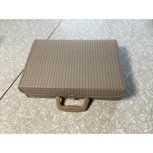 Vtg Tan Grid Pattern Hardshell Vanity Train Case Small Suitcase Retro Storage