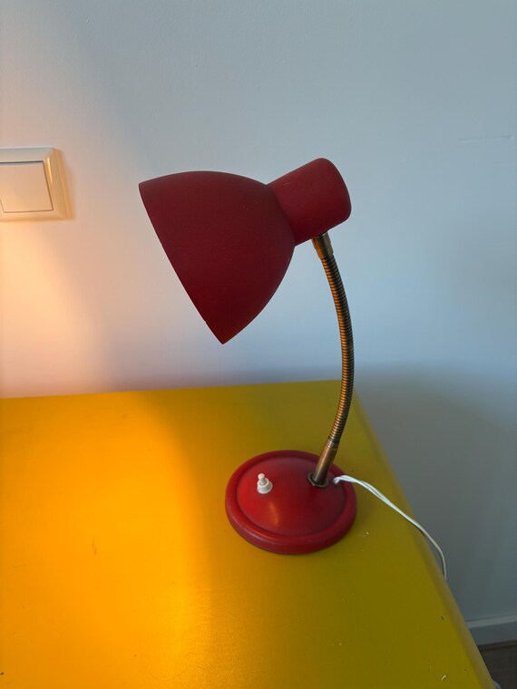 Vintage Cocotte Tafellamp – Rode Metalen Bureaulamp – Jaren 1950/60 – Flexibele Nek – Mid Century Modernist Desk Lamp