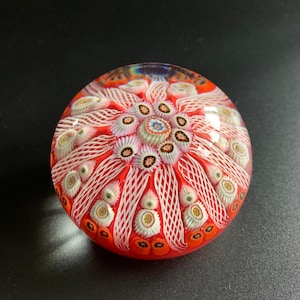 Fermacarte in vetro Strathearn a 11 raggi Millefiori, anni '70, vintage insolito, rosso, bianco, crema, fermacarte, condizioni sublimi, Scozia, 6,2x4,9 cm