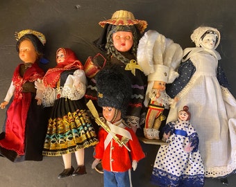 dolls country Collection of 8 Dolls Representing Worldwide Countries