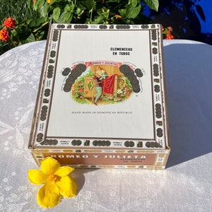 Romeo & Julieta White Paper Covered Empty Wooden Cigar Box -  Clemenceau en Tubos - 5 7/8” x 6 3/4” x 2 1/2” - Mint Condition