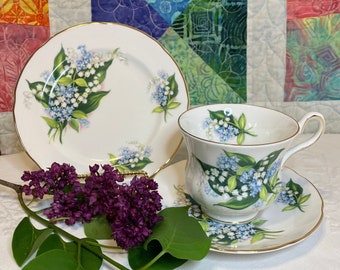 vintage 1957 Royal Grafton Fine Bone China Trio - tasse à thé, soucoupe et assiette à dessert - printemps muguet, pervenche - fabriqué en Angleterre