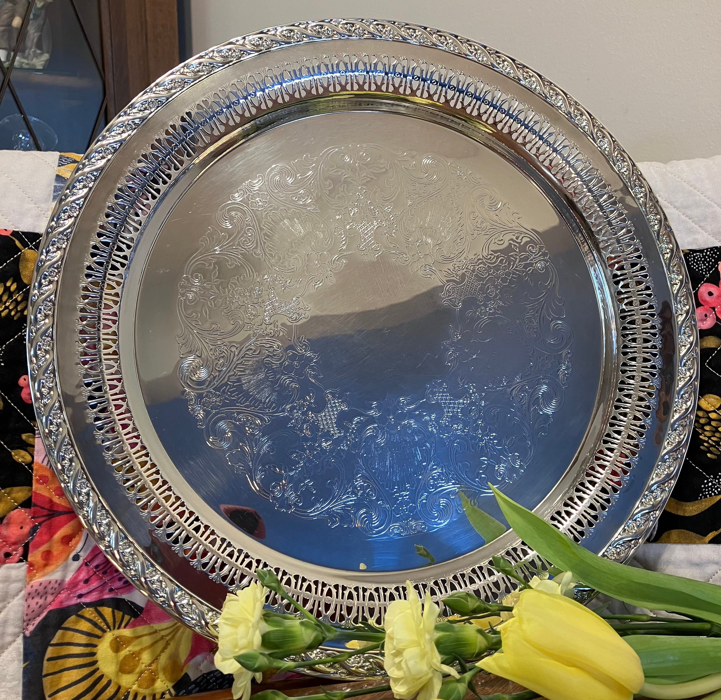 Vintage 1970's International Silver Co. - Round Silver Plate