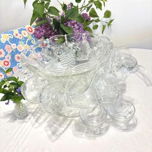 Vintage 30-teiliges Ernte Trauben Bowle Set von Anchor Hocking - 6 Qt. Schüssel, Basis, 15 Bowlebecher, 12 Haken, Kelle - Box inklusive