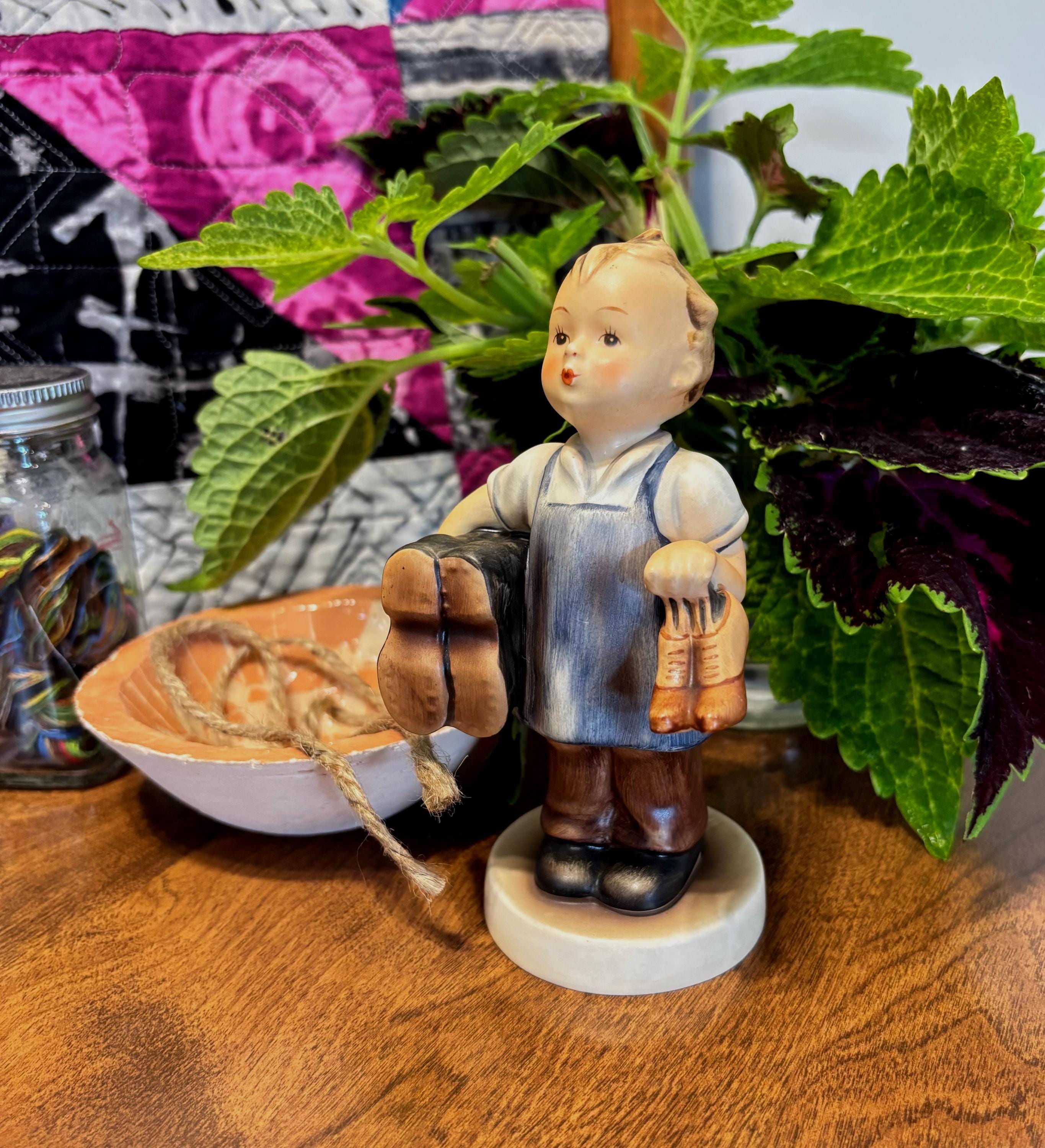 【激レアマーク】フンメル人形#143ブーツボーイ※クラウンu0026フルビーマーク付 激レアフンメル人形#143ブーツボーイ\u203bクラウンu0026フルビーマーク付