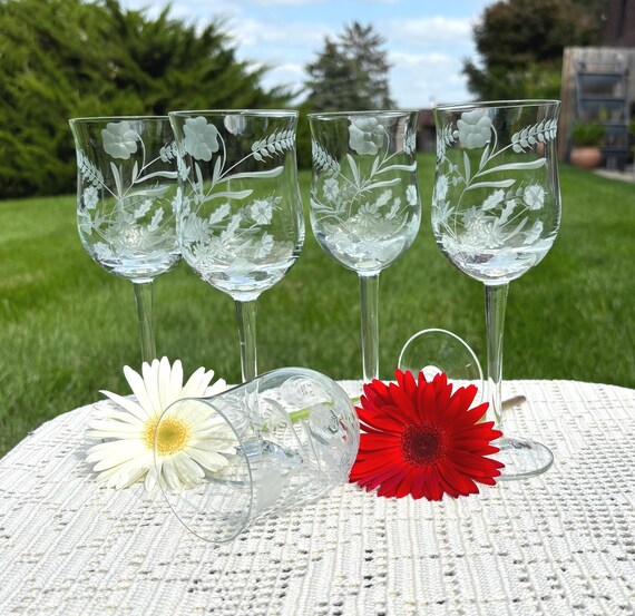 Vintage 1980s Clear, Frosted Tall Wine Glasses With Flowers  display picture 2