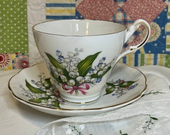 Vintage 1950er Regency Bone China Teetasse & Untertasse - Maiglöckchen-Bouquet mit rosa Schleife - Made in England