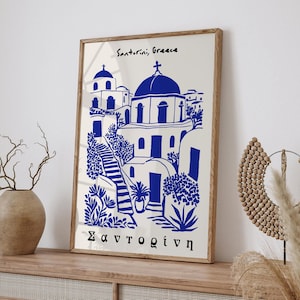 Puede incluir: Una ilustraci&oacute;n azul y blanca de una iglesia en Santorini, Grecia. El texto "Santorini, Grecia" y "&Sigma;&alpha;&nu;&tau;&omicron;&rho;ί&nu;&eta;" est&aacute; impreso en el p&oacute;ster.