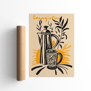 Pu&ograve; includere: Illustrazione in bianco e nero di una caffettiera e una tazza con un motivo floreale. Lo sfondo &egrave; beige chiaro con accenti gialli. Il testo "Buongiorno" &egrave; scritto in un font stilizzato nella parte superiore dell'immagine.