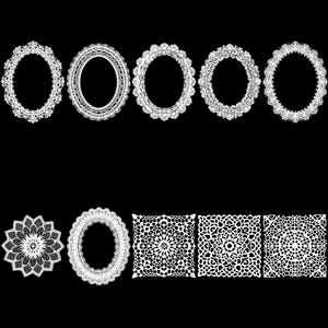 Puede incluir: Una colecci&oacute;n de dise&ntilde;os de encaje blanco sobre un fondo negro. Los dise&ntilde;os incluyen marcos ovalados, un patr&oacute;n floral circular y patrones cuadrados con detalles intrincados. Ideal para manualidades o proyectos decorativos.