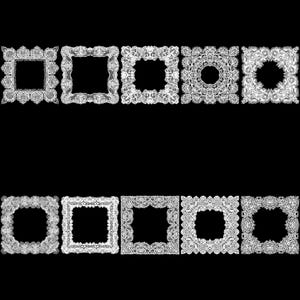 Puede incluir: Nueve marcos cuadrados blancos y ornamentados con intrincados dise&ntilde;os de encaje se disponen sobre un fondo negro. Los marcos var&iacute;an ligeramente en sus patrones, mostrando una gama de detalles delicados y sim&eacute;tricos.