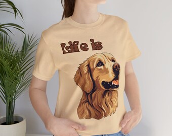 Camiseta unisex de manga corta con el lema "La vida es DORADA" (retriever)