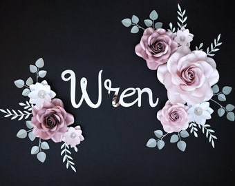 Rosa Papierblumen-Wanddekoration: Kinderzimmer Namensschild