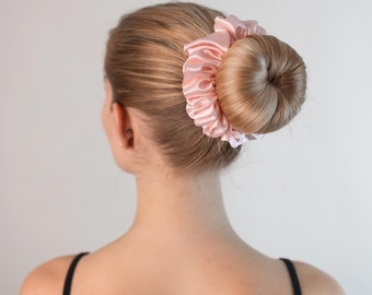 CURLY'N'COVERED Scrunchie delicate pink 100% silk 22 momme grade 6A | Hair tie pure mulberry silk | Gift for bridesmaid | rubber band