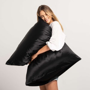 Silk pillowcase 80x80 cm black silk. Mulberry silk pillowcase from CURLY N COVERED. Our silk pillows and pillowcases are made in Germany.