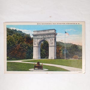 Carte postale Voûte commémorative de la guerre mondiale, parc Ritter, Huntington, Virginie-Occidentale. Cachet de la poste 1934 Gallipolis Ohio, éditeur Curt Teich & Co.