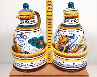 Aceiteras y vinagreras y caja de aceite vintage pintadas a mano de Labor Deruta Raffaellesco