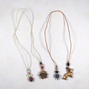 2 Lesezeichen - Charms & Perlen an Schnüren 1 Blumen Warenkorb Charm 1 Golden Retriever Charm
