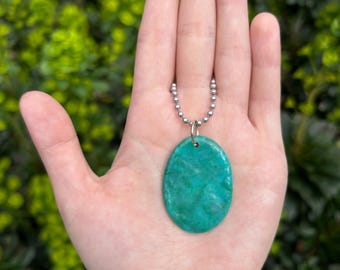 Upcycled Blau Grün Oval Anhänger Halskette