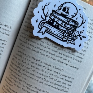 Skull magnetic bookmark, flowers, bookish, bookmark, trendy