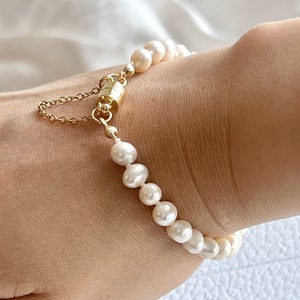 18k Pearl Bracelet Knotted Freshwater Pearl Bracelet with Gold Magnetic Clasp White Round Pearl Bracelet 5-6mm Cultured Pearls Bracelet