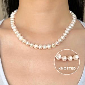 パールストランドネックレス、ウェディングパールネックレス 18Kゴールド 8-8.5mm 淡水パール ノットストランドネックレス 調節可能なパールネックレス（彼女用）