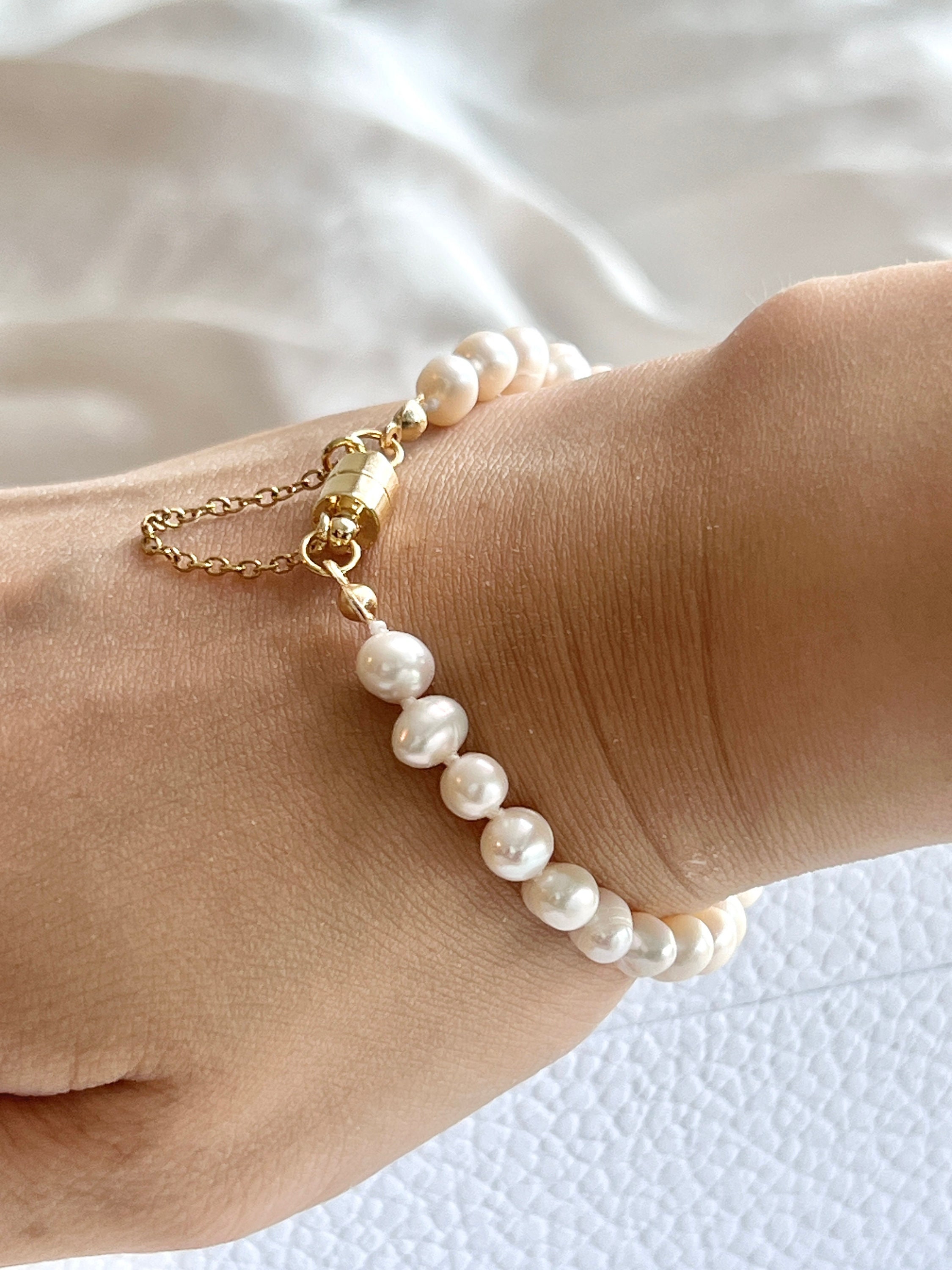 18k Pearl Bracelet Knotted Freshwater Pearl Bracelet with Gold Magnetic Clasp White Round Pearl Bracelet 5-6mm Cultured Pearls Bracelet