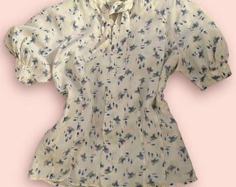 Vintage Womens Short Sleeze Blouse with Neck Tye and Sleeve Details 150s 1960s