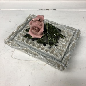 Vtg 1951 Frazier California Pottery Briar Weave  Trinket Box  W/ Roses 6" X 5"