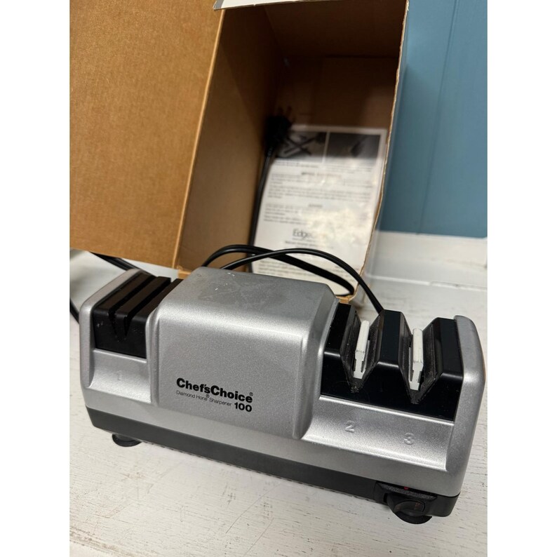 Chefs Choice Professional 100 Diamond Hone Electric Knife Sharpener Platinum 100 image 4