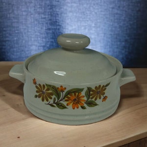 Vintage Capri Bake Serve &#39;N Store Stoneware Individual Casserole Dish Retro Lid