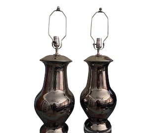Par de lámparas de mesa Festoni Mercury Glass estilo urna cromada plateada con base acrílica.