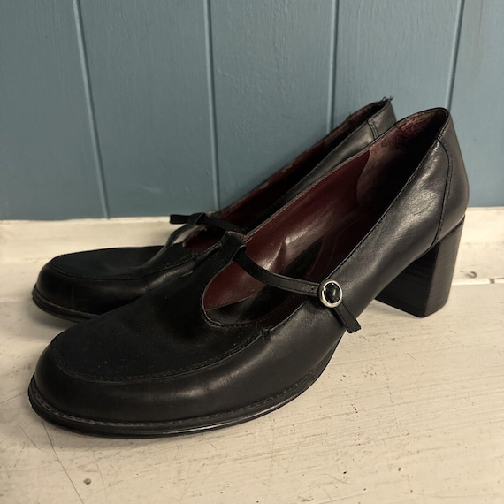 chinese dress ladies Amazon.com | Nine West Women Princesa Black Patent 5 Medium main image 1