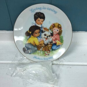 Vintage Collectible AVON Mothers Day Plate 1989 Loving is Caring mom mum gift