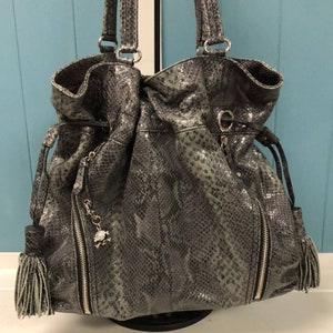 Vintage Cole Haan Limited Edition Drawstring Bag bolso de mano con estampado de serpiente gris