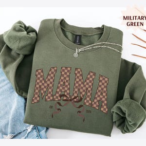 Mama EST Pregnancy Announcement Sweatshirt, Expecting Mom, Coquette bow Pregnancy Reveal Sweater, Maternity Sweatshirt, New Mom Sweatshirt