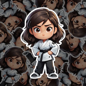 Sticker chibi karatemeisje – schattige vechtsporter met zwarte band, taekwondo-vinylsticker