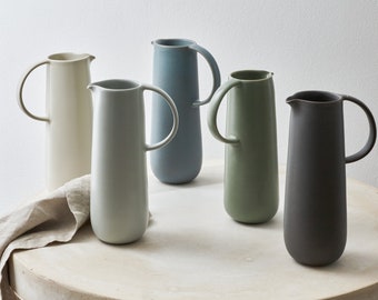 Handmade Stoneware Carafe: Modern Ceramic Pitcher, 750ml