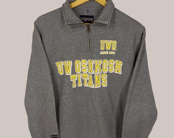 Felpa vintage University Wisconsin Oshkosh Saiz piccola mezza zip Oshkosh Wisconsin Oshkosh maglione pullover Oshkosh Titans stampa logo grigio