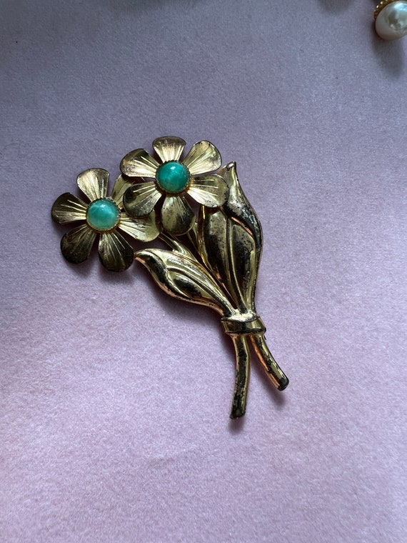 1940s Vintage Gold Flower Brooch - image 1