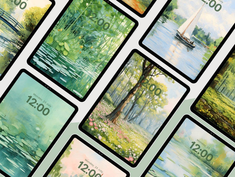 Op de afbeelding: Een verzameling digitale tablet-mockups die verschillende natuurthema-achtergronden weergeven met een digitale klok die de tijd 12:00 en 14:00 weergeeft. De achtergronden omvatten een ​​meer met waterlelies, een bos met bloemen en een meer met een zeilboot.