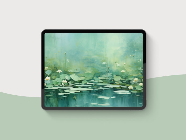 Op de afbeelding: Een schilderij van een vijver met waterlelies en witte waterlelies. Het water is lichtblauwgroen en de waterlelies zijn donkergroen. De achtergrond is zacht, mistig groen.