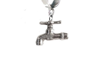 Water Tap Plumbing FT3 Charm / Pendant en un asa que tiene un orificio de 5 mm para adaptarse a la pulsera europea