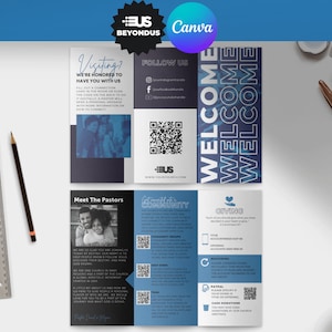 K&ouml;nnte beinhalten: Eine dreifach gefaltete Brosch&uuml;re in blau-wei&szlig;er Farbgebung. Der Titel auf der Vorderseite lautet "WELCOME" in einer fetten, stilisierten Schrift. Die Innenseiten enthalten Informationen &uuml;ber den Besuch einer Kirche, die Begegnung mit den Pastoren, das Gemeindeleben und Spenden. Die Brosch&uuml;re enth&auml;lt au&szlig;erdem QR-Codes f&uuml;r weitere Informationen.
