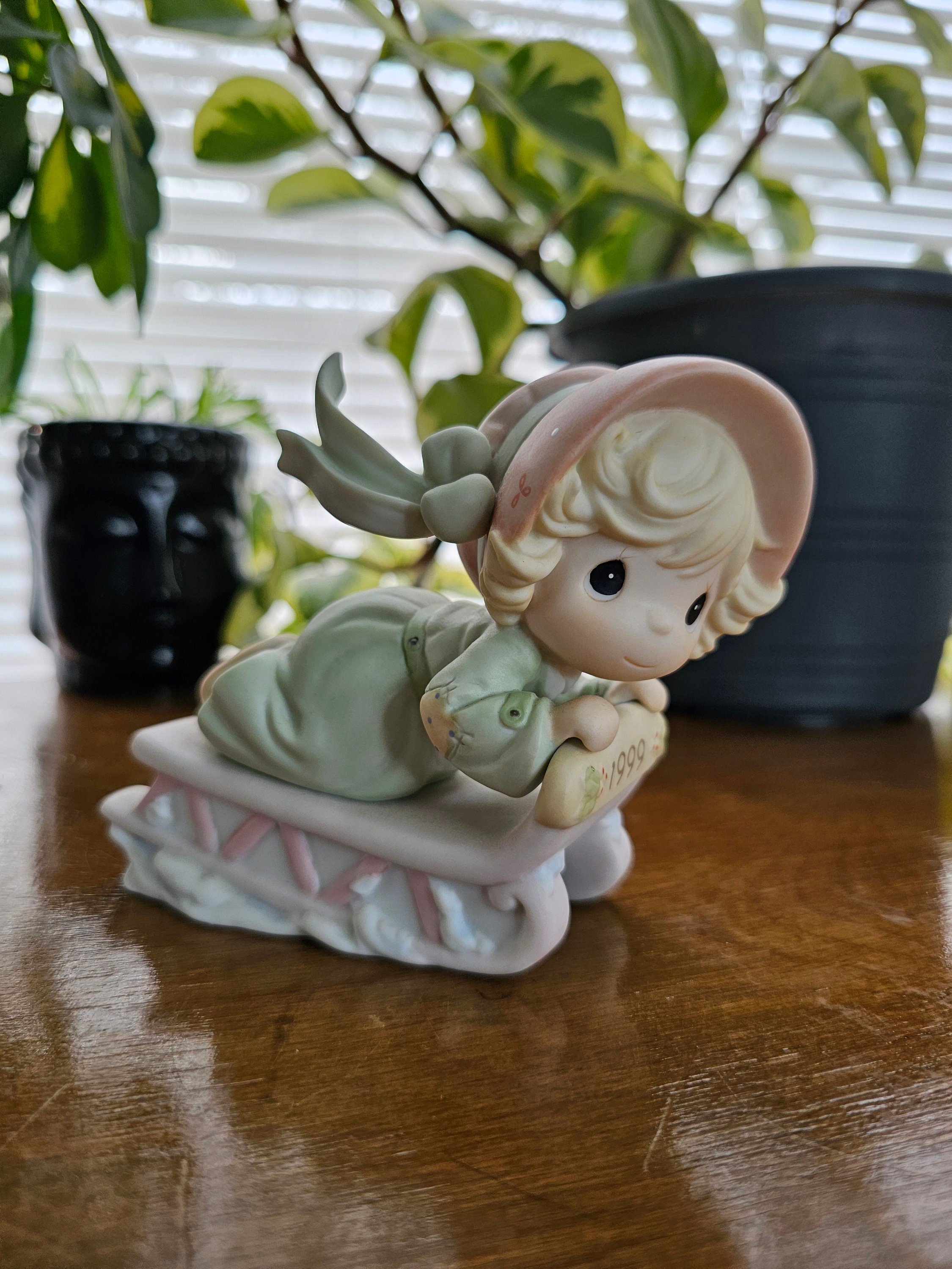 置物 90s  Precious Moments Light fixture Vintage Precious Moments 1999 Annual Edition Figurine 