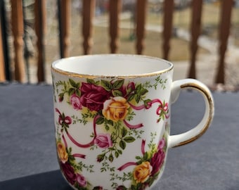 Vintage Royal Albert 2001 Old Country Roses Ruby Feier * Winter Urlaub Weihnachtsthema Kaffeetasse Tasse Sehr gut - ausgezeichneter Zustand