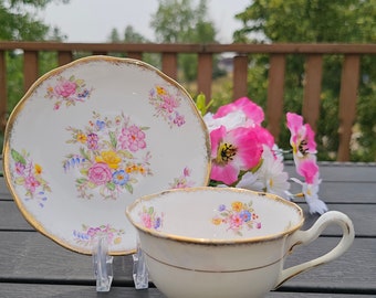 ZELDZAME antieke Royal Albert 'Georgina' Crown Chinese theekop theekop schotel duo. Bloemmotief met gouden rand. Gemaakt in Engeland circa 1920