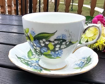 Duo de tasses à thé et soucoupe Queen Anne en porcelaine tendre muguet fabriqué en Angleterre 8490