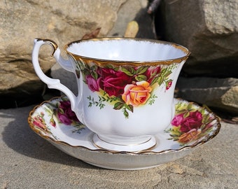 Royal Albert ORIGINAL Old Country Roses Teacup Tea Cup With Saucer Duo, Made In England 1962-1974